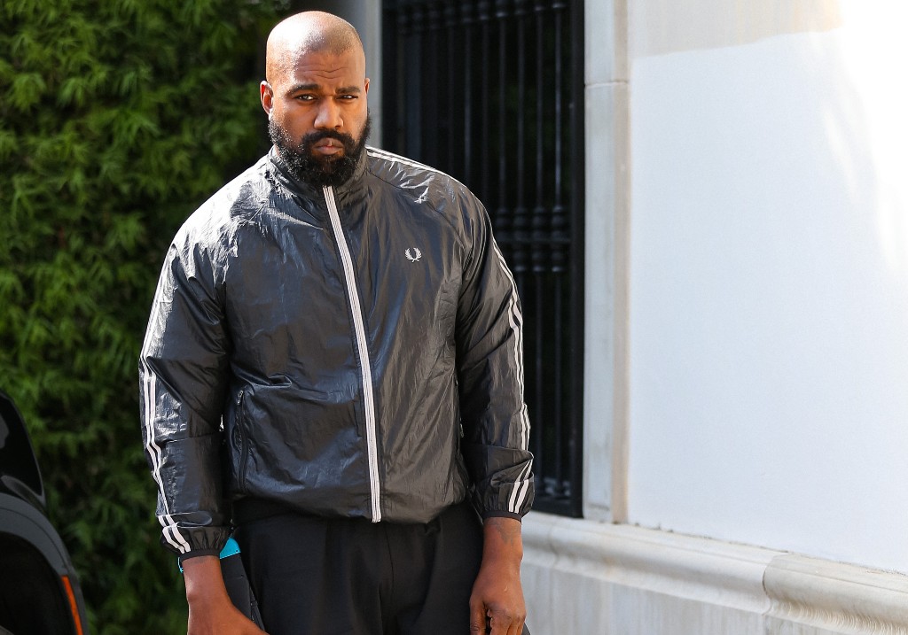 坎耶·维斯特的Yeezy.com在销售纳粹t恤后被Shopify下架
