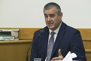 做裸体脂肪测试的高中教练被判猥亵儿童，性侵犯罪名不成立